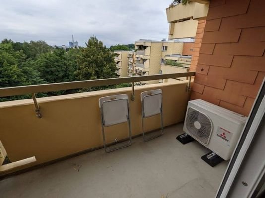 Balkon mit Klimaanlage