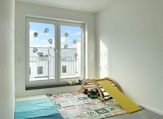 DG: Zimmer 1 mit Zugang zu Balkon 1