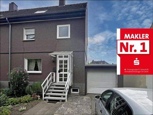 Außenansicht - die eigene Garage befindet sich direkt am Haus