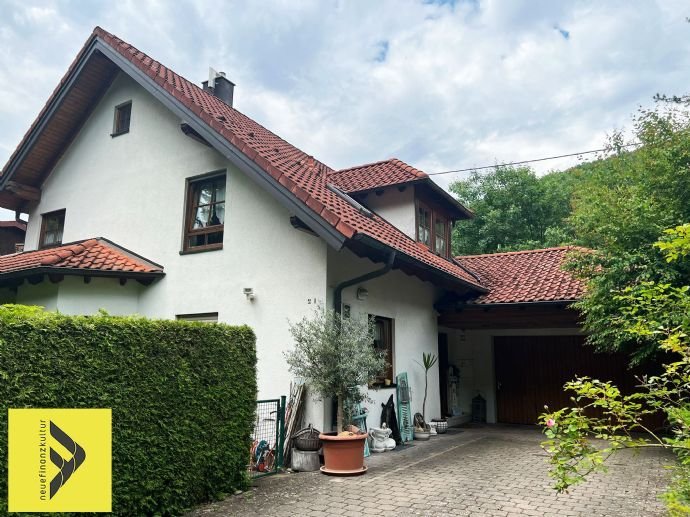 Idyllisches Einfamilienhaus mit Doppelgarage und großem Garten an der Elsach