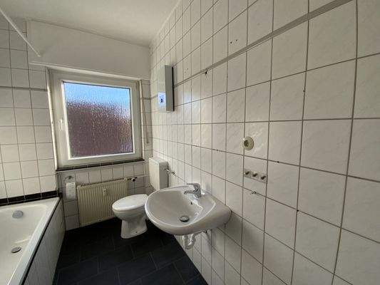 Tageslichtbad mit Badewanne