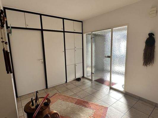 Diele mit Einbauschränke