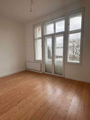 Zimmer mit kleinem Austritt