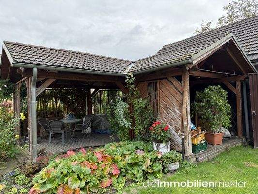 gemütliche Sitzecke im Garten