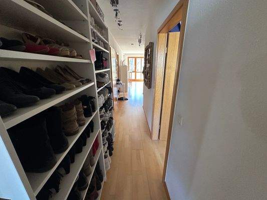 Flur Blick Richtung Wohnzimmer.JPG