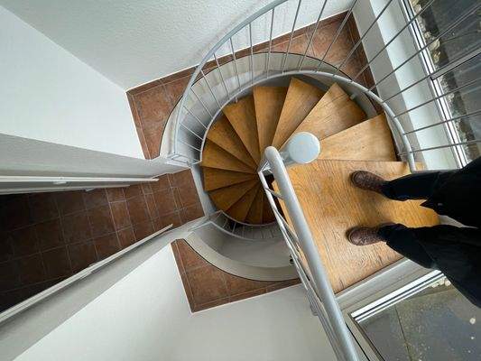 Blick auf Wendeltreppe.JPG