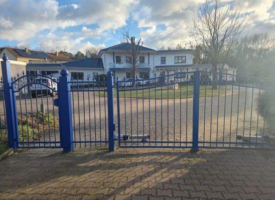 Eingangstor zum Grundstück