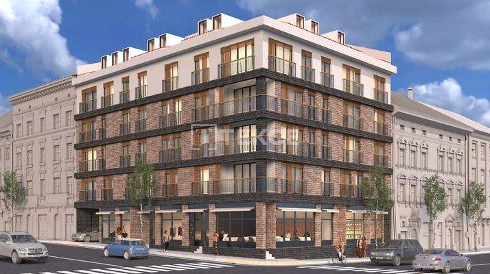 Shops Close to Transportation Networks and on Busy Street in İstanbul