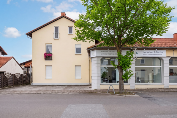 Wohn- und Geschäftshaus in 61250 Usingen