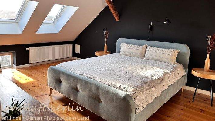 Schlafzimmer unterm Dach.jpg