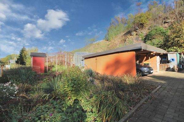 Blick zum oberen Gartenteil