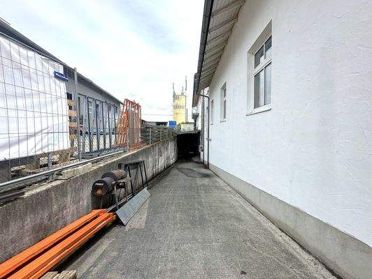 Anfahrtszone für Keller / Lager