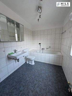 Hauptbad - 1. Ansicht.JPG