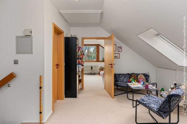 Zentraler Flurbereich (8,31m²) im Dachgeschoss.