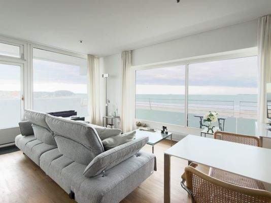 Wohnzimmer mit Panoramablick 