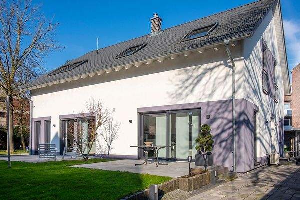 Blick auf die Seite des Hauses.jpg