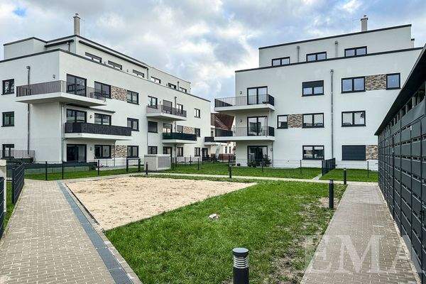 Anlage mit Spielplatz und Sandkasten