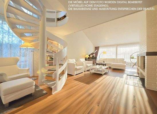 Wohnzimmer mit Treppe zur Galerie