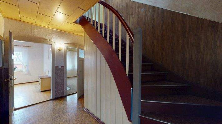 Aufgang ins Obergeschoss