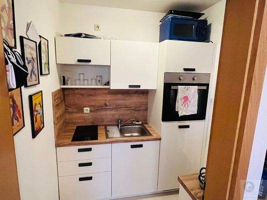 Küche mit Einbauküche