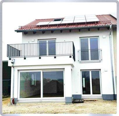 Balkon o. Dachterrasse