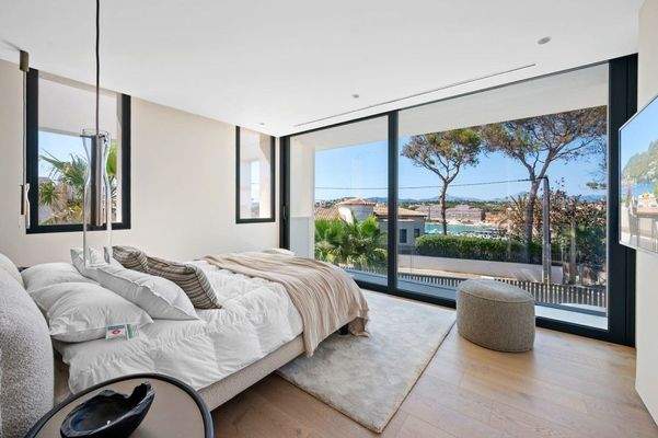 Luxuriöse, moderne Neubauvilla zum Verkauf  in El Toro, Puerto Adriano, Mallorca