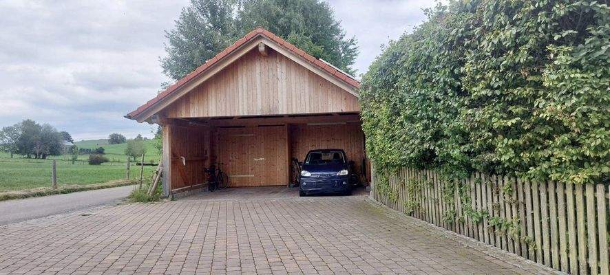 Carport und Stellülätze