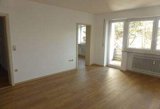 Wohnzimmer mit Blick in die Küche