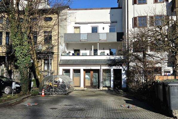 Rücks. Südost mit 4 Stellpl.