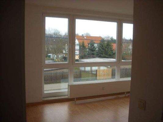 Große Fensterfront im Schlafzimmer