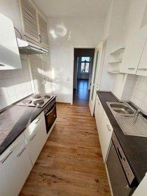 Küche Ansicht zur Tür.jpg