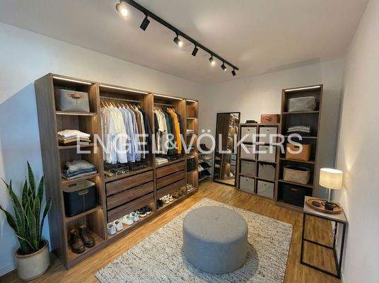 Begehbare Ankleide (Einrichtungsbeispiel)