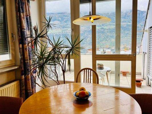 Charmante 3-Zimmer-Dachgeschosswohnung mit Terrasse, Aussicht & Garage – Silandro mansarda con terrazza e garage – attic apartment with terrace, view & garage in central location.