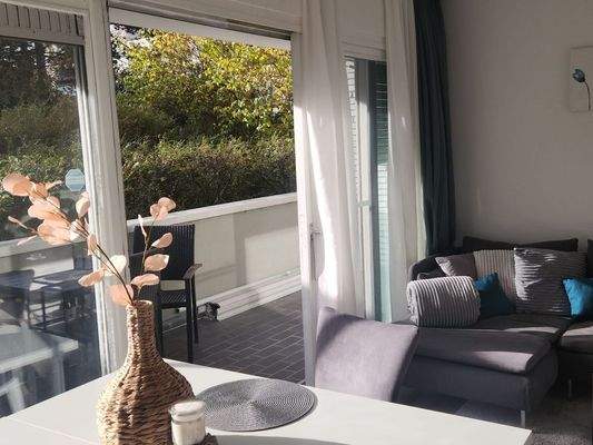 Blick vom Esstisch ins Grüne