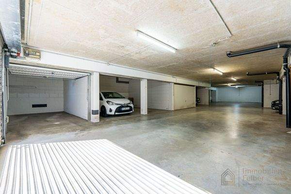 Tiefgarage - Garage mit separatem Garagentor