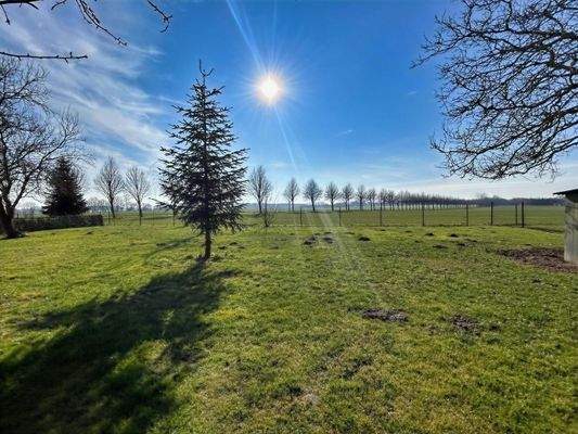 Grundstück mit Feldblick