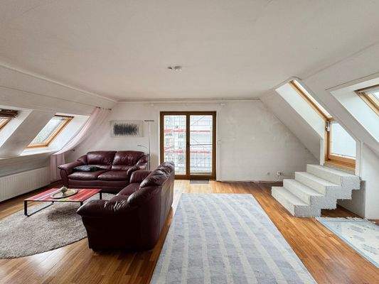 Wohnzimmer mit Dachterrasse OG