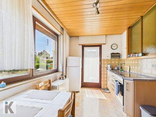 Küche mit Terrassenausgang