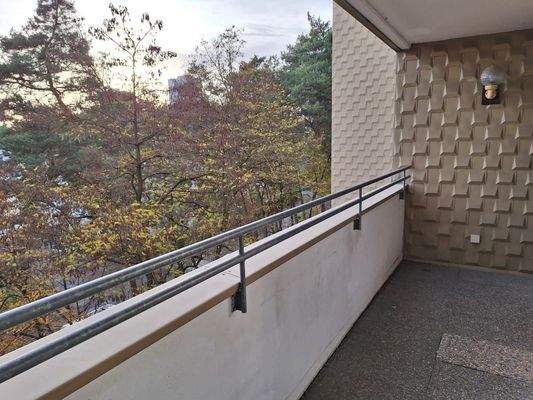 Balkon mit Waldblick