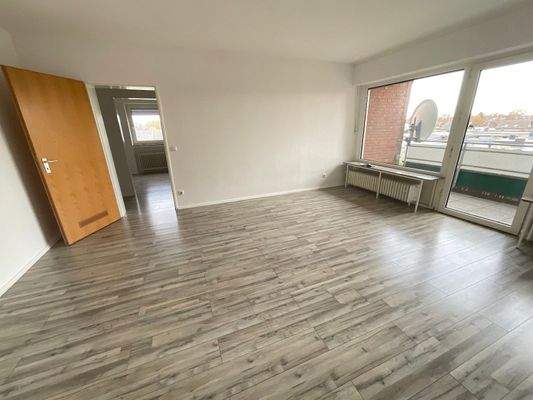 Wohnzimmer mit Balkon