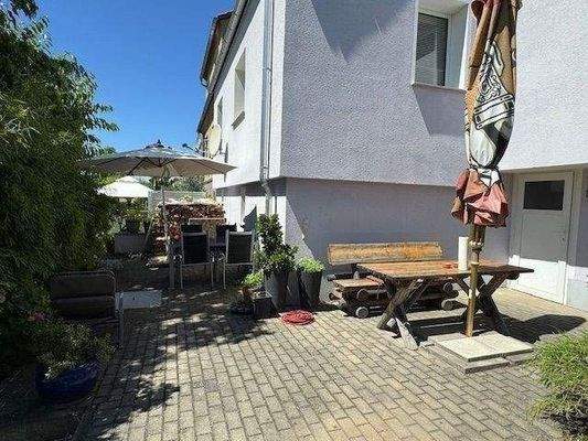 Terrasen mit Zugang zum Souterrain/KG