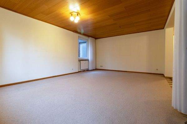 Tolles, großes Wohnzimmer- IST Zustand