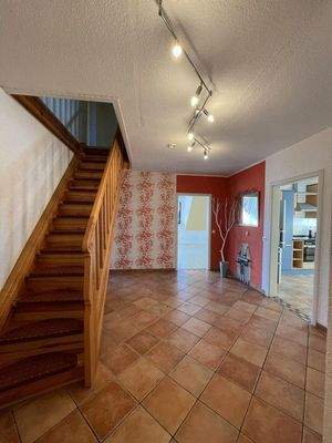 Flur mit Treppe in Spitzboden