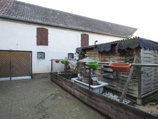 Hof und Nebengebäude