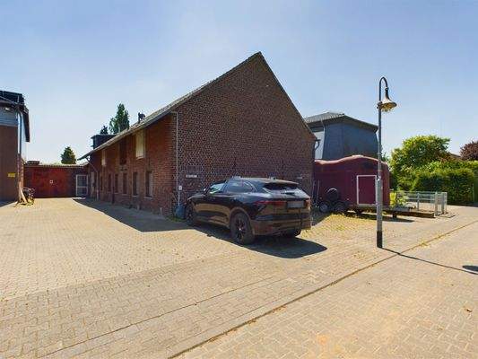 Hofansicht Nr. 22-22c + Garage