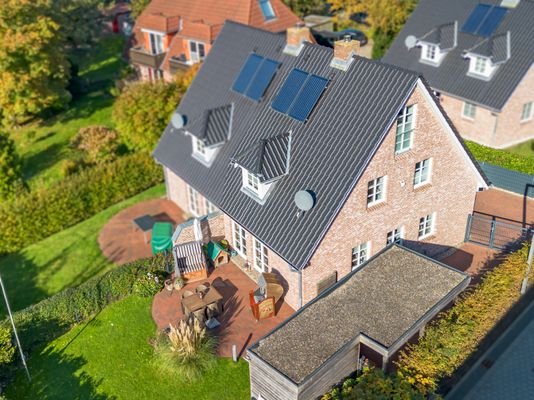 Blick von oben in den Garten