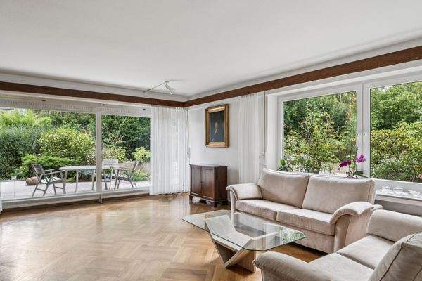 Blick aus der Übereckverglausung in den Garten