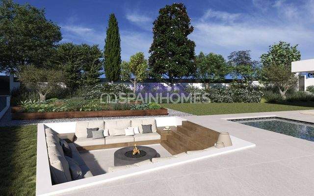 Contemporary Villas for Sale in Marbella with Nature Views