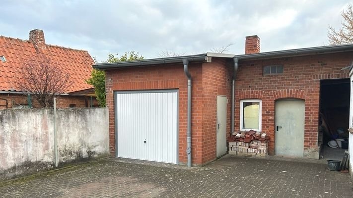 Garage mit Hoffläche