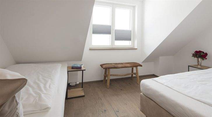 Granat 2 OG Schlafzimmer 1 